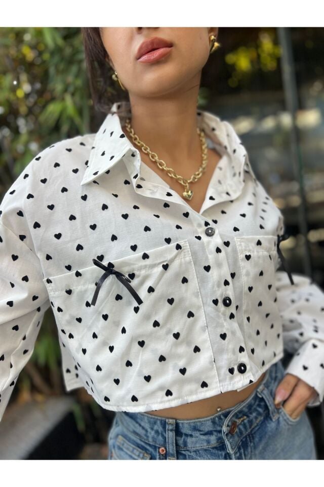 Kalp Detaylı Crop Gömlek