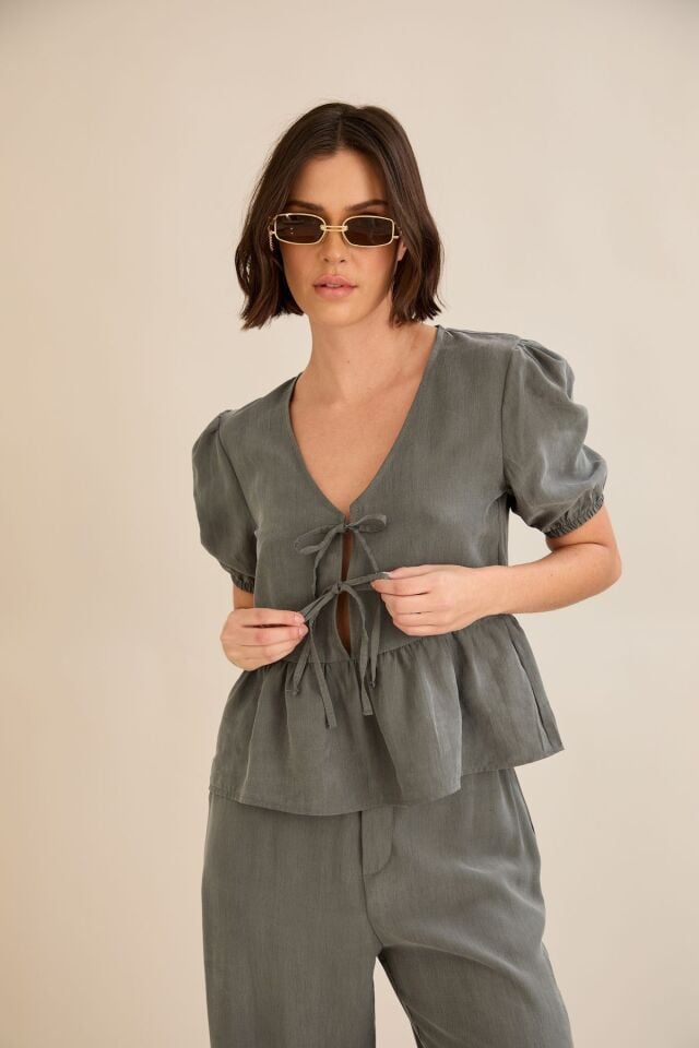 Premium kurdele detaylı bluz