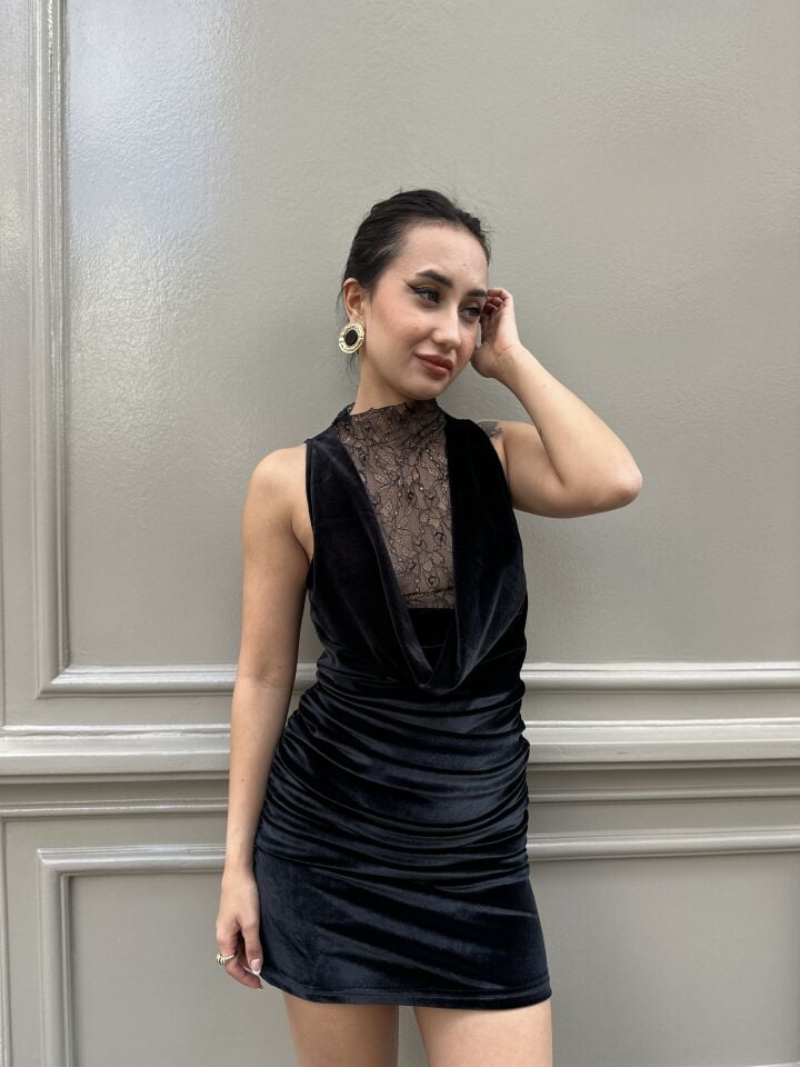 Dantel Detayli Mini Kadife Davet Elbisesi