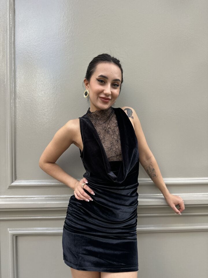 Dantel Detayli Mini Kadife Davet Elbisesi